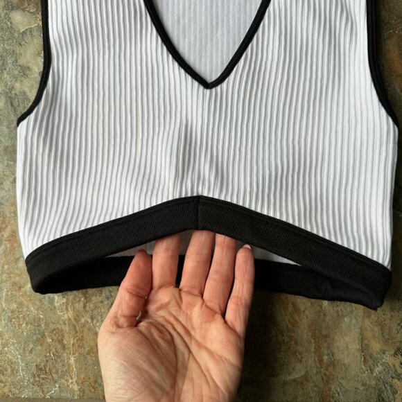 NO BOUNDARIES Seamless Retro Plunge Bralette White and Black Ribbed Size Large - Picture 2 of 5